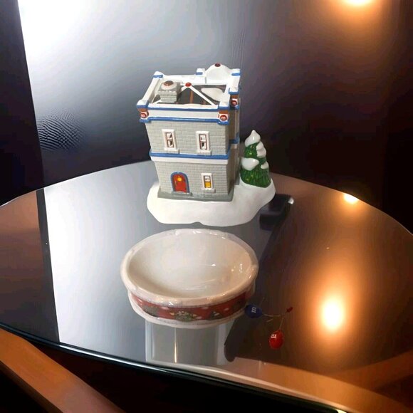 Dept 56 M&M's holiday toys Toy Shop Lighted House with candy dish christmas - Picture 5 of 7